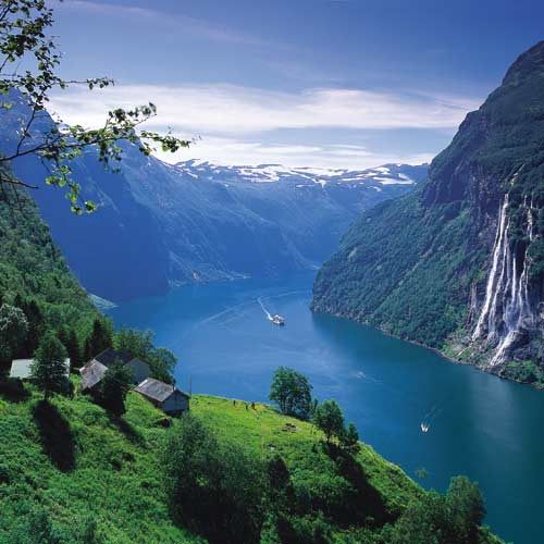 Fjord Norway-Per Eide Cruiseship in Geiranger